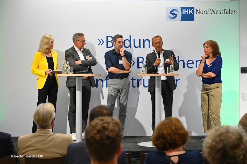 Moderation Ulrike WINzer - Forum "Nachhaltigkeit durch Innovation" der IHK Nord Westfalen - September 2023 in Münster